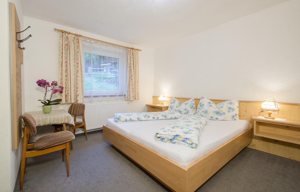 Ferienwohnung Pension Tirol บีเคลบาค ภายนอก รูปภาพ