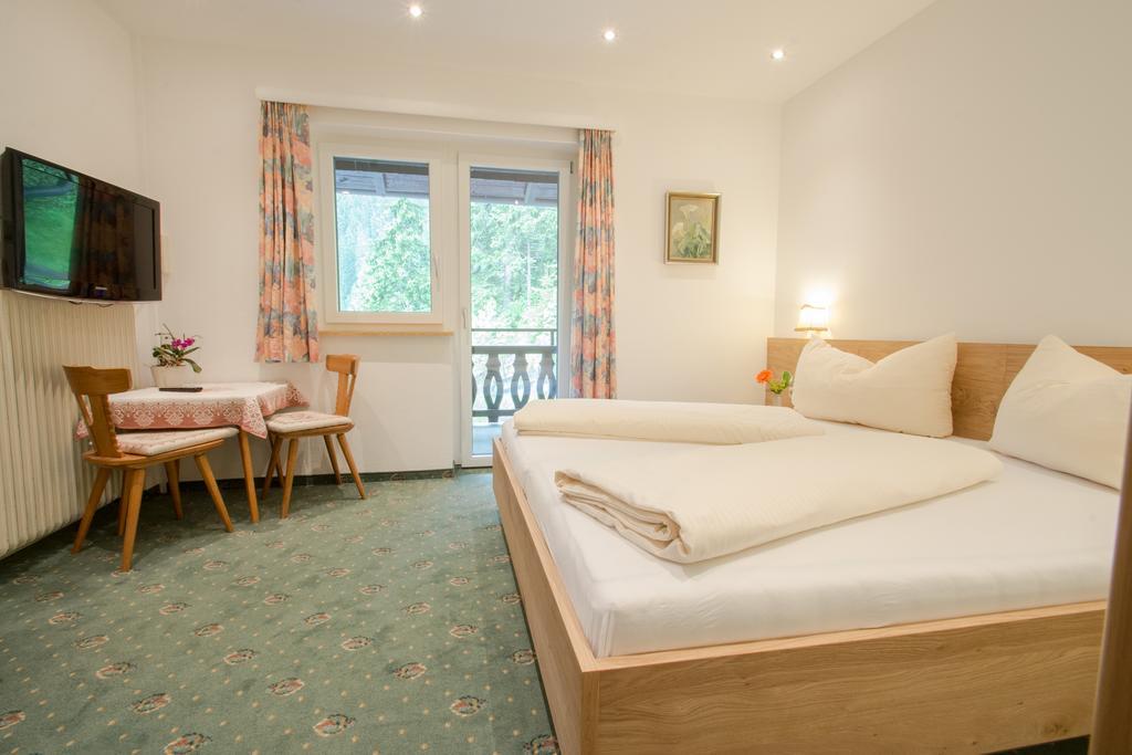 Ferienwohnung Pension Tirol บีเคลบาค ภายนอก รูปภาพ